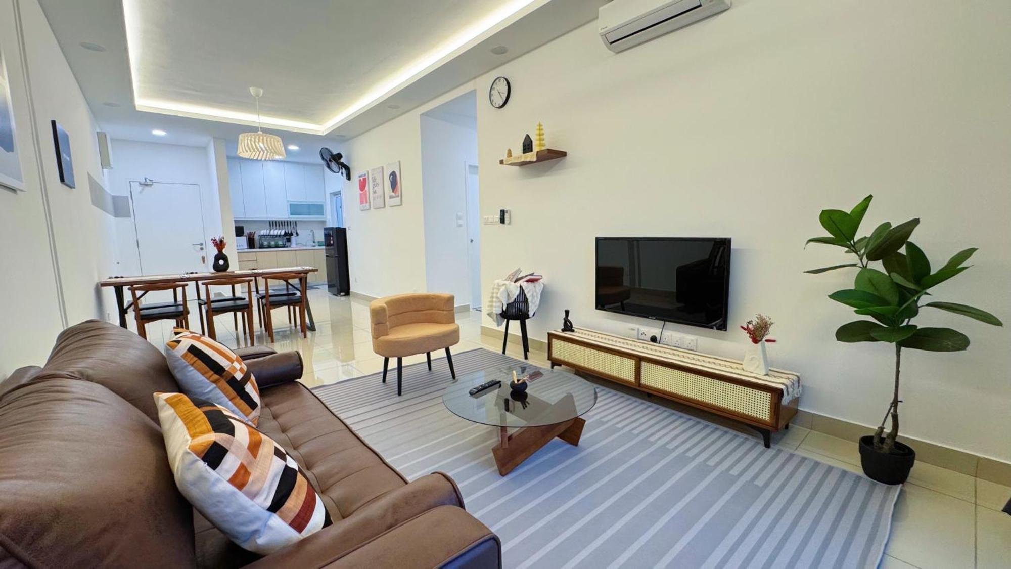 Pangsapuri Vista Sentul Residences, Elegant 3-bedroom Fully Air-con *